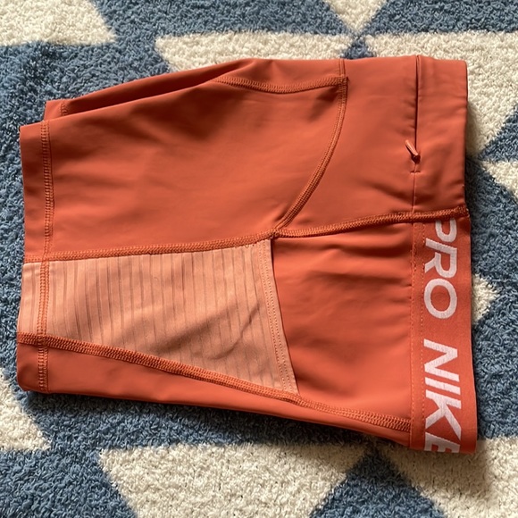 Coral Nike pro dri-fit shorts with zipper - Picture 4 of 5